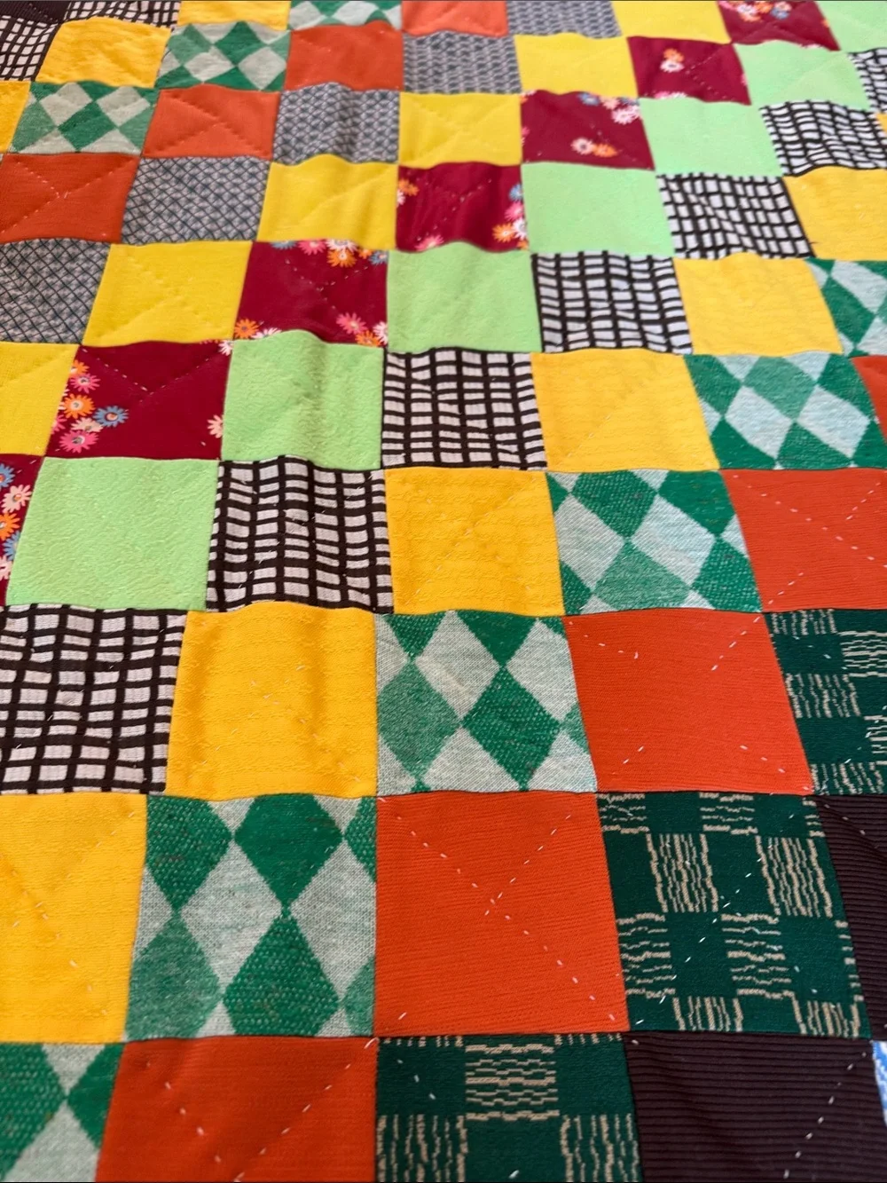 Quilt-Vintage 70’s Patchwork Polyester Bedspread-90” x 70”-Twin/Full-Read